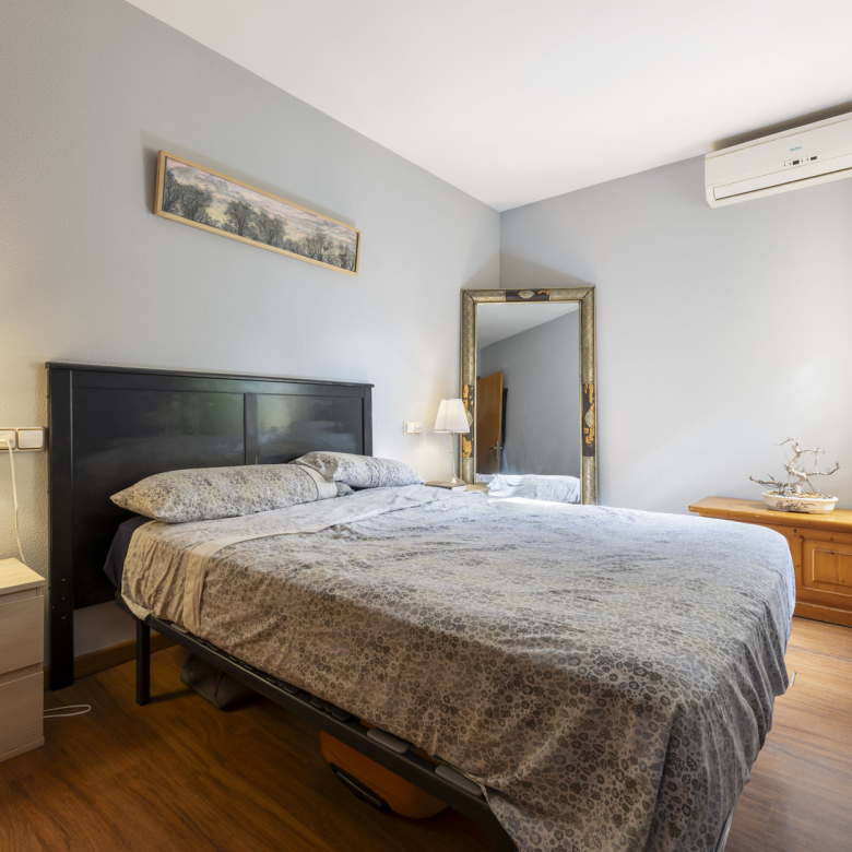 Vivienda con garaje, estudio independiente y terrazas