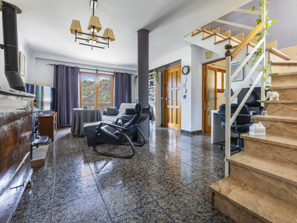 Vivienda con garaje, estudio independiente y terrazas