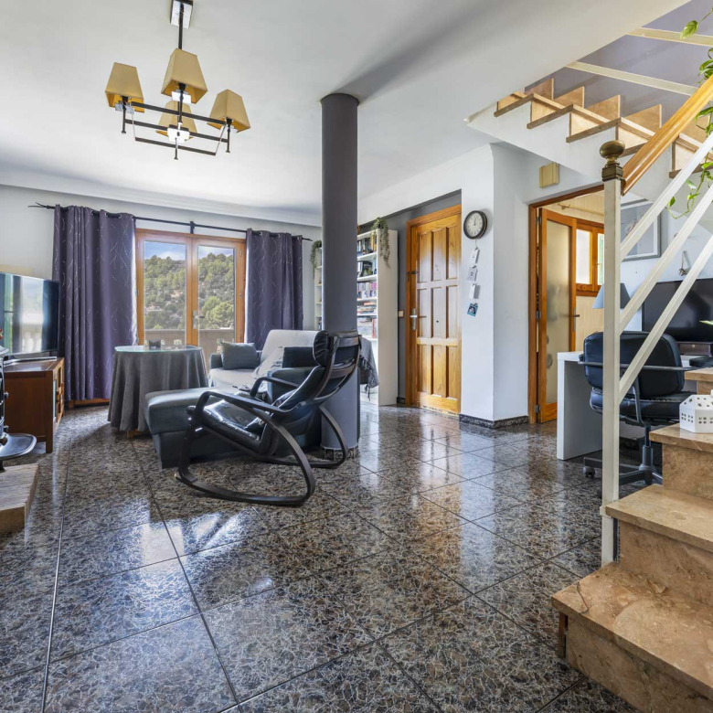 Vivienda con garaje, estudio independiente y terrazas