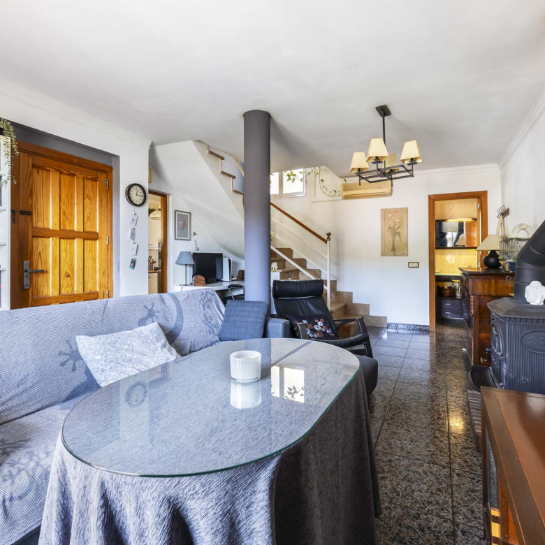 Vivienda con garaje, estudio independiente y terrazas