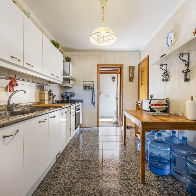 Vivienda con garaje, estudio independiente y terrazas