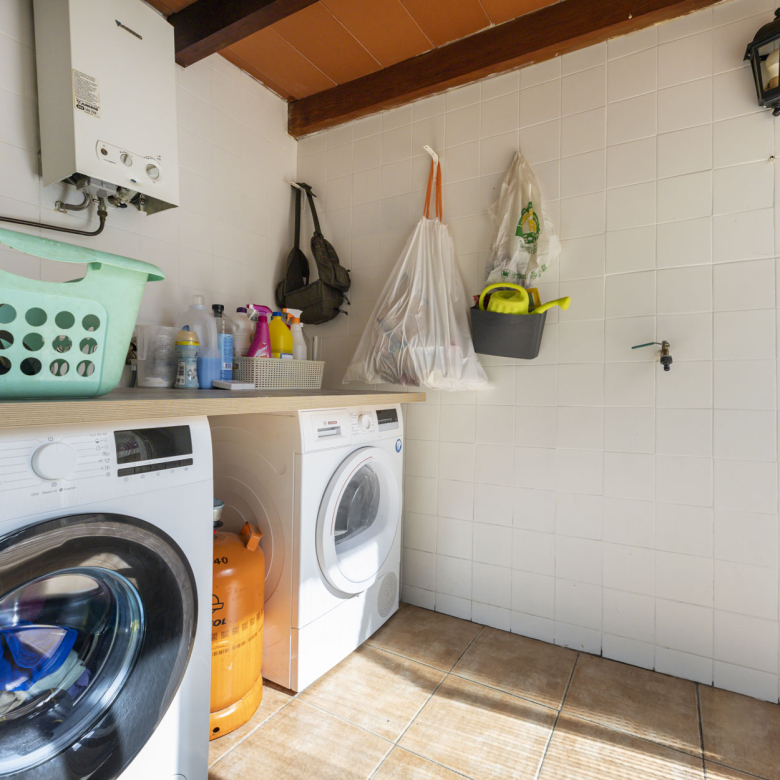 Vivienda con garaje, estudio independiente y terrazas