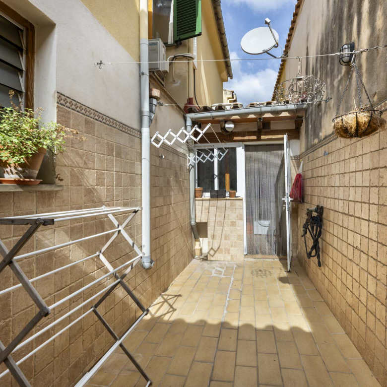 Vivienda con garaje, estudio independiente y terrazas