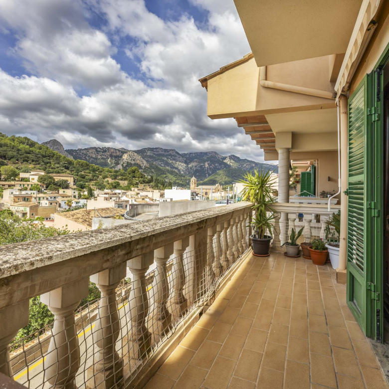 Vivienda con garaje, estudio independiente y terrazas