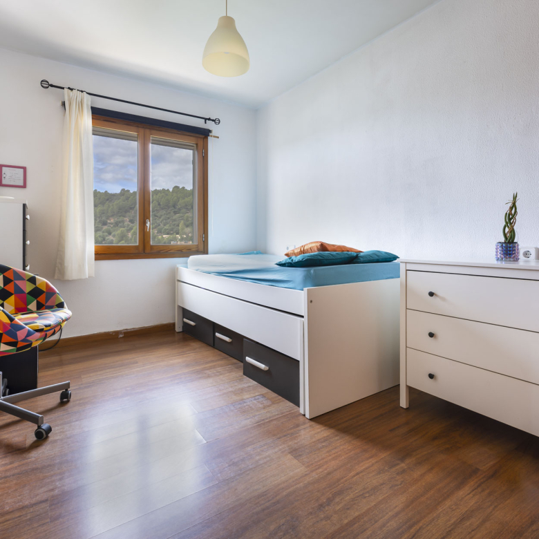 Vivienda con garaje, estudio independiente y terrazas