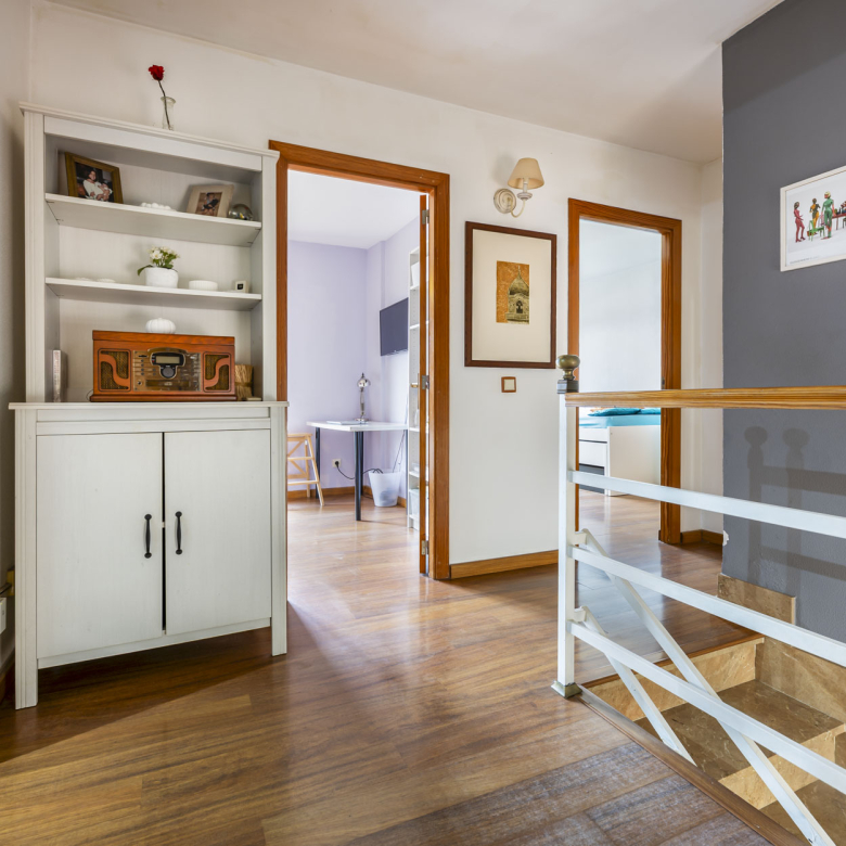 Vivienda con garaje, estudio independiente y terrazas